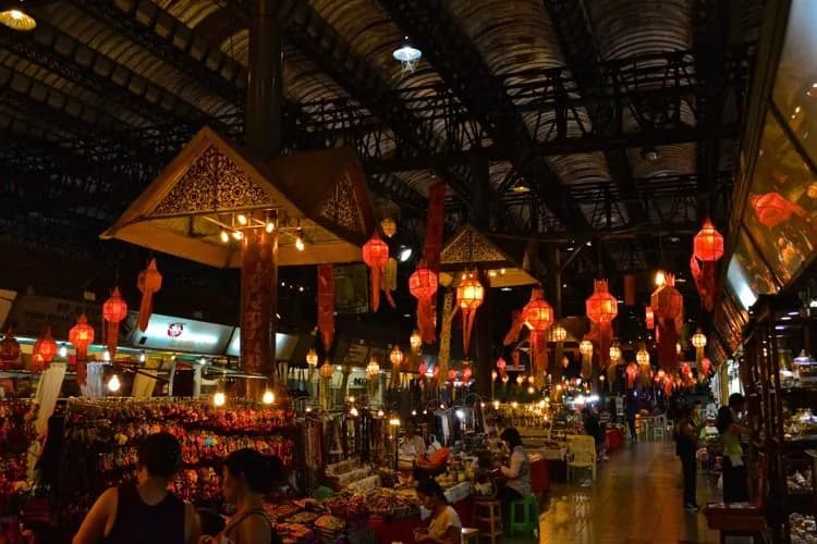 Night Market Tour - Street Food & Shopping experience in Chiang Mai Thailand with S Class Villa